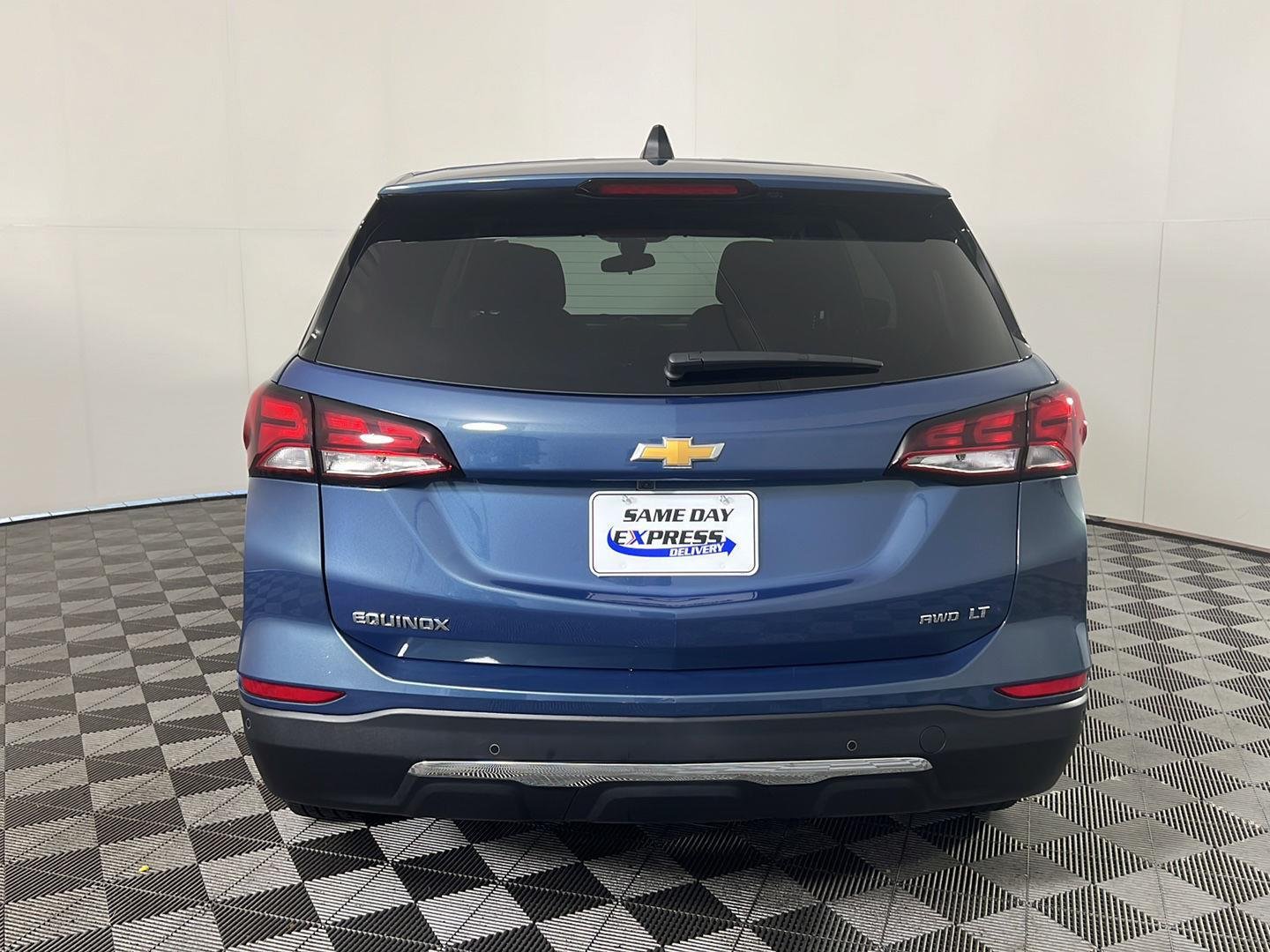 Used 2024 Lakeshore Blue Chevrolet LT image 27