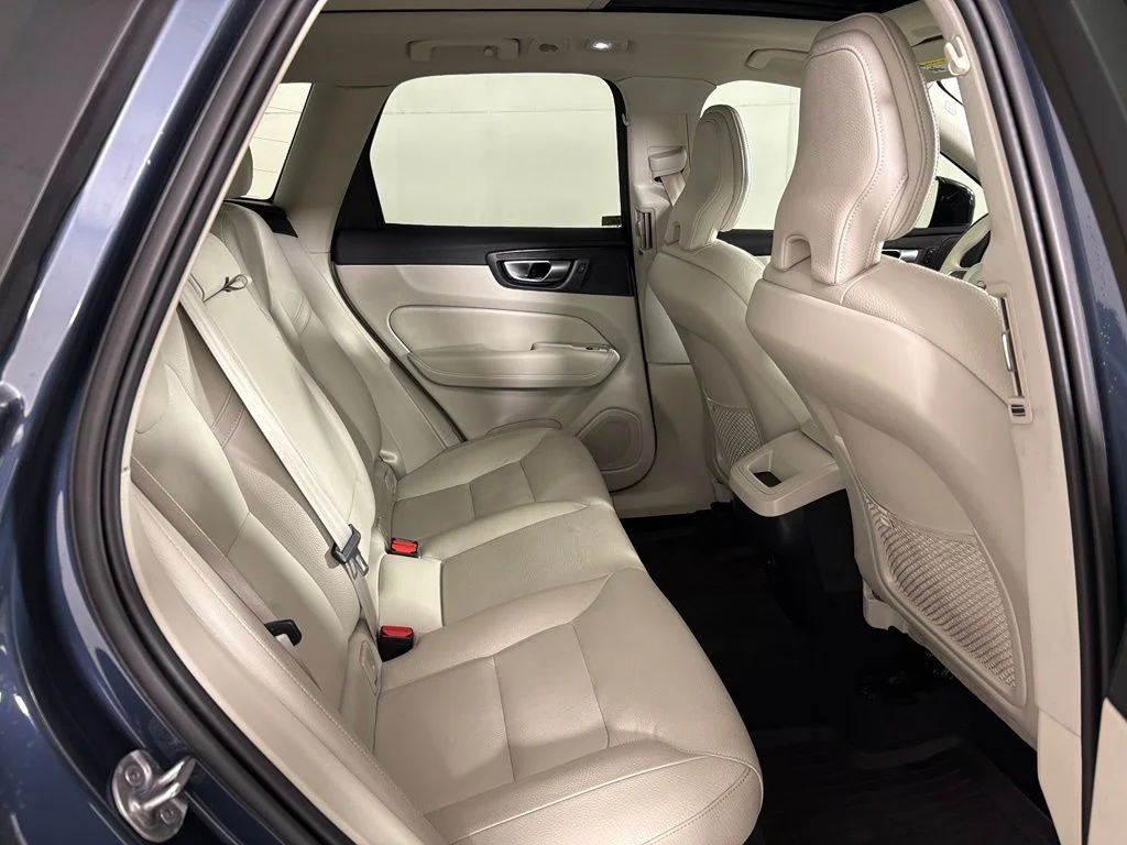 Used 2023 Denim Blue Metallic Volvo Plus image 40