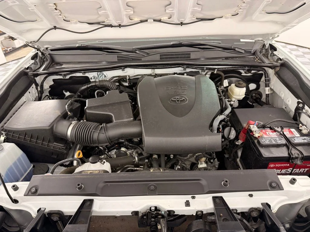 Used 2021 White Toyota SR5 image 32