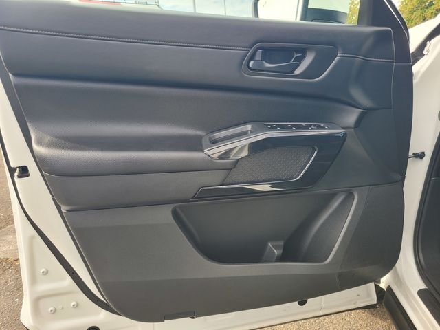 Used 2025 White Nissan SV image 18