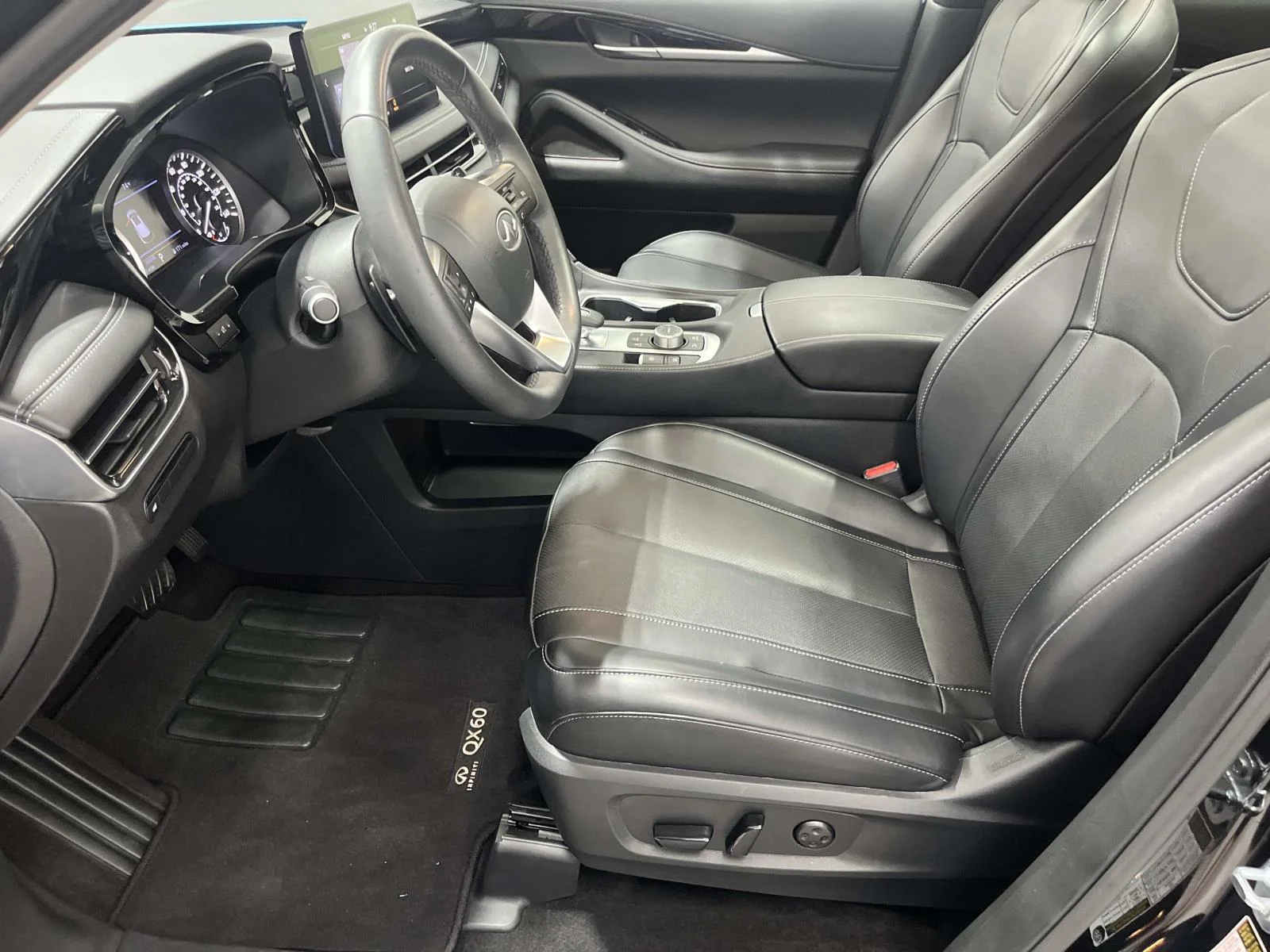 Used 2025 Mineral Black INFINITI PURE FWD 2.0L 1 Owner image 11