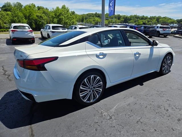 Used 2023 White Nissan 2.5 SL image 8