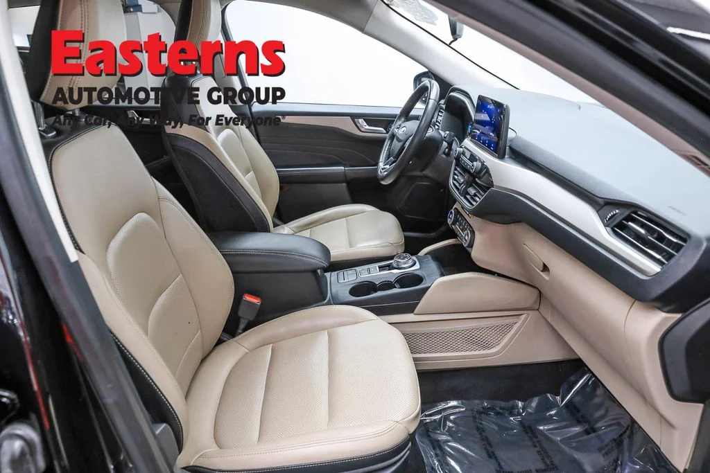 Used 2021 Black Ford SEL image 24