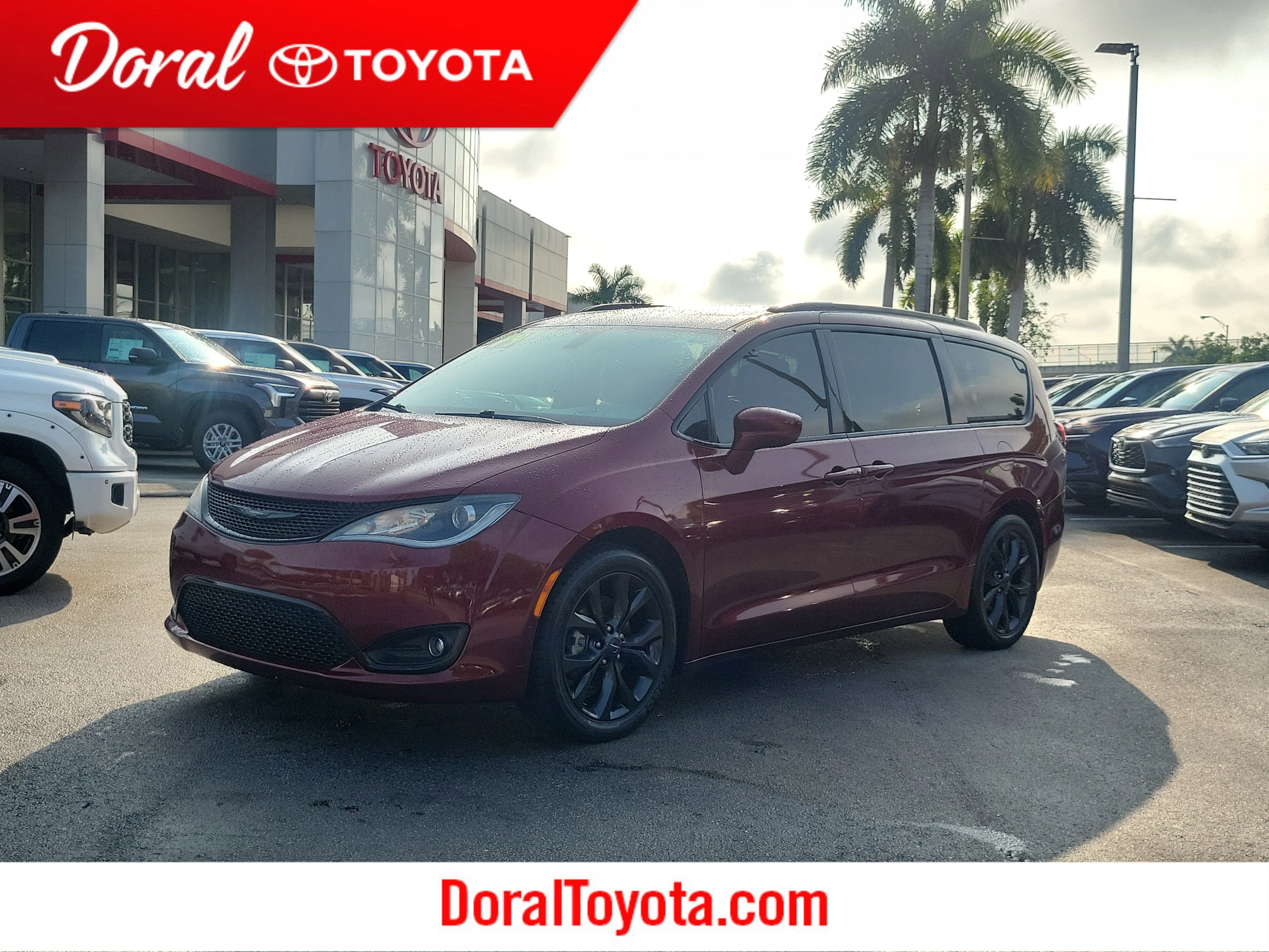 2019 Chrysler Pacifica Touring L's photo