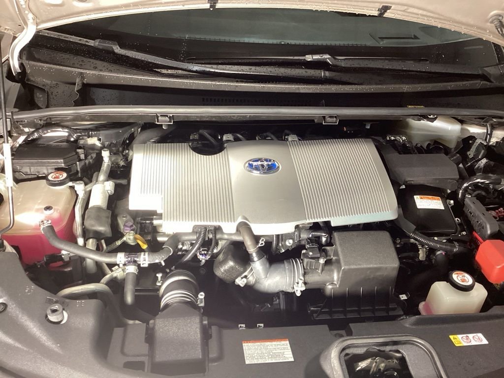Used 2018 Silver Toyota Advanced image 20