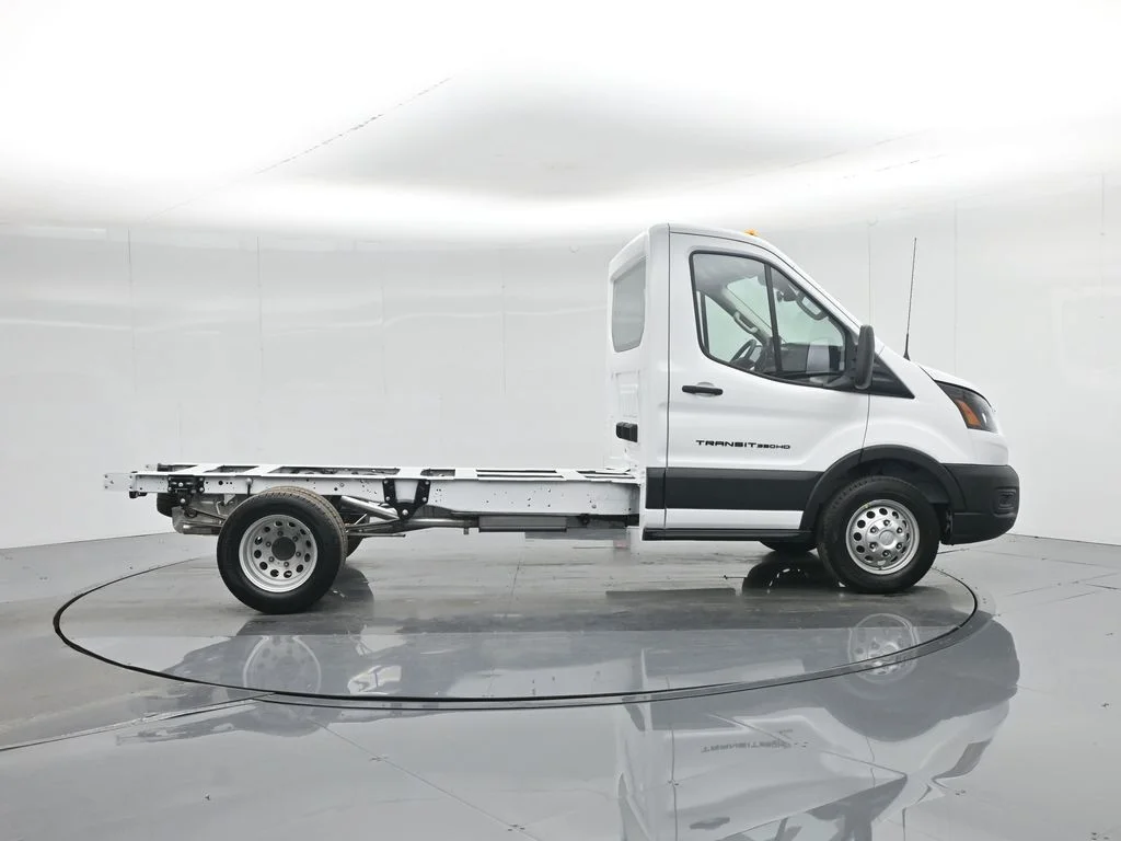 New 2026 Oxford White Ford Base image 18