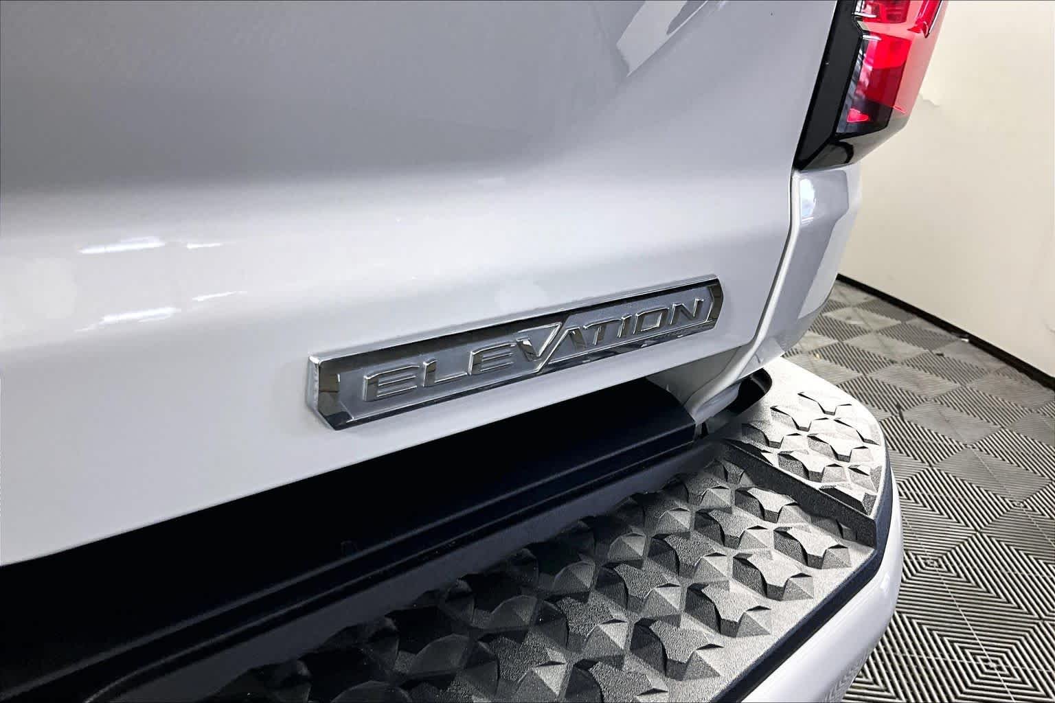 Used 2024 Summit White GMC 2WD Elevation image 16