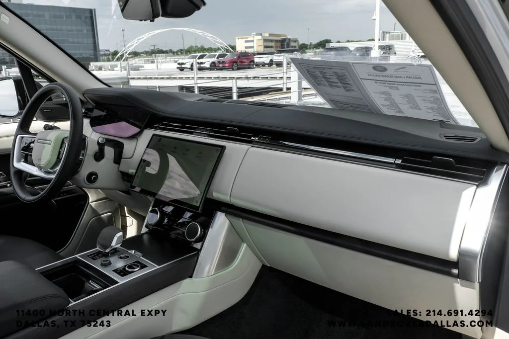 Used 2023 Silver Land Rover SE image 11