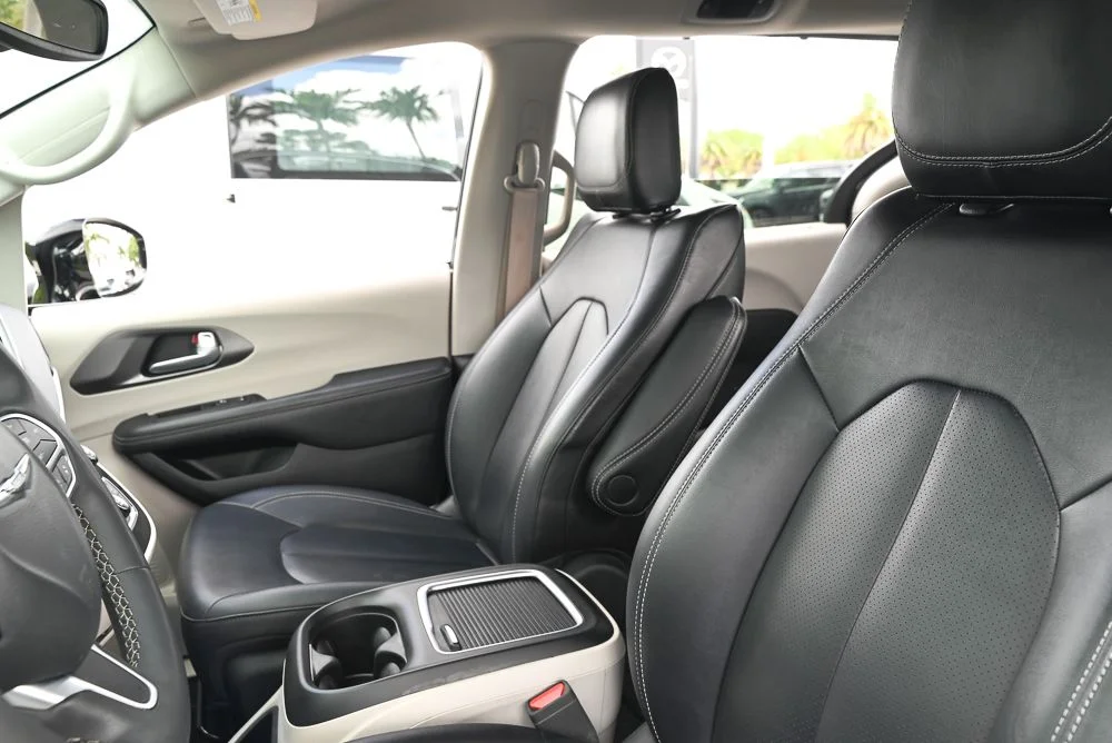 Used 2024 Black Chrysler Touring L image 14