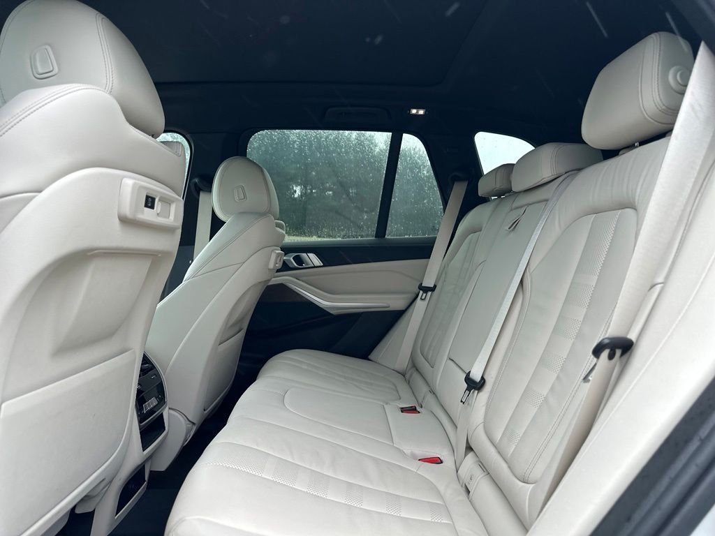 Used 2019 Mineral White Metallic BMW xDrive40i image 20