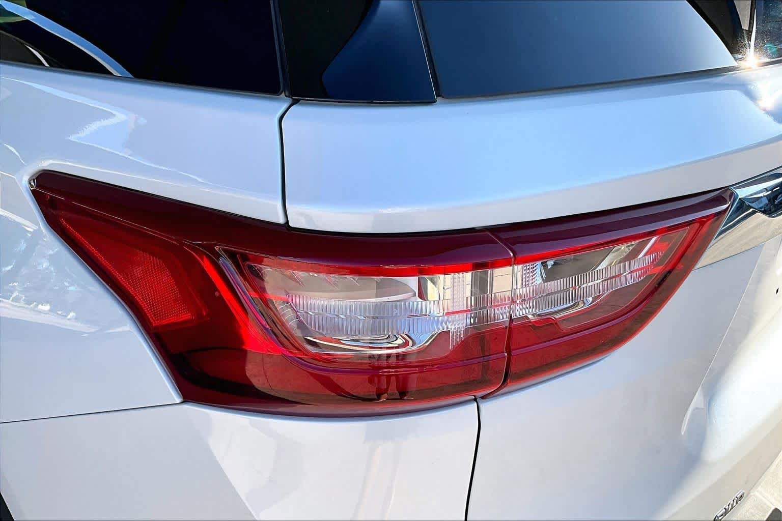 Used 2018 Iridescent Pearl Tricoat Chevrolet LT Cloth image 29