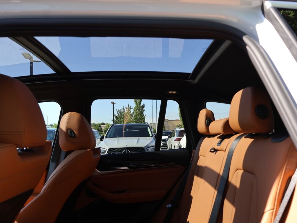 Used 2024 Alpine White BMW xDrive30i image 14