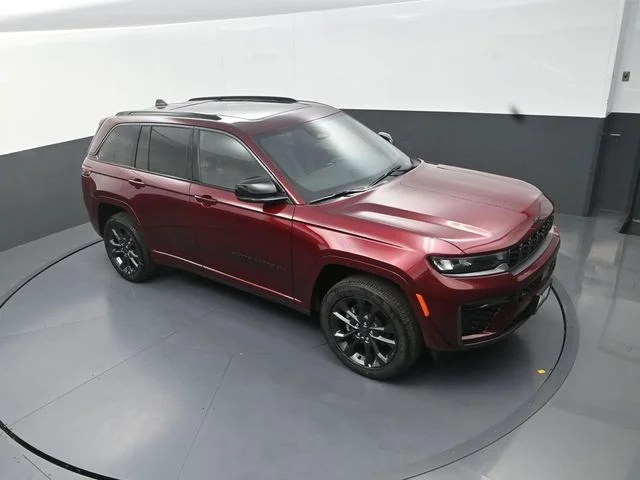 New 2026 Velvet Red Pearl-Coat Exterior Paint Jeep Limited Reserve image 11