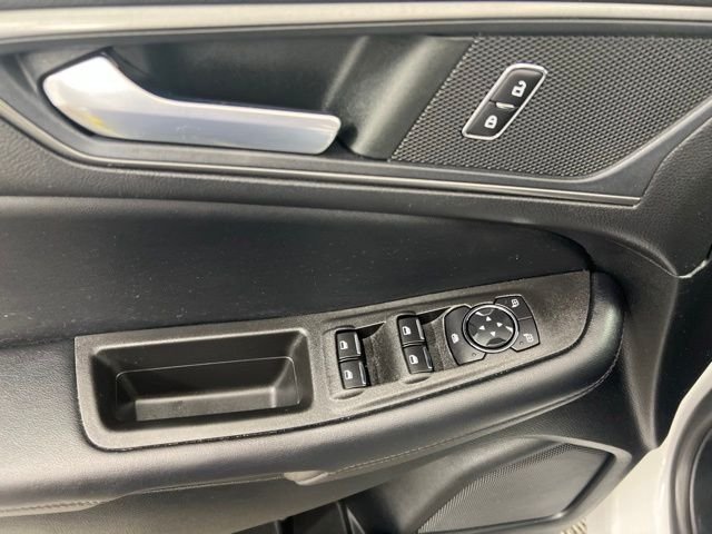 Used 2022 Oxford White Ford SE image 13