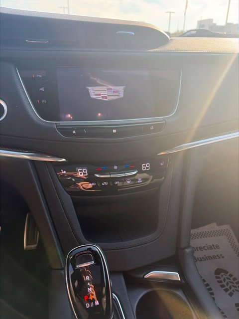 Used 2021 Crystal White Tri-Coat Cadillac Sport image 17