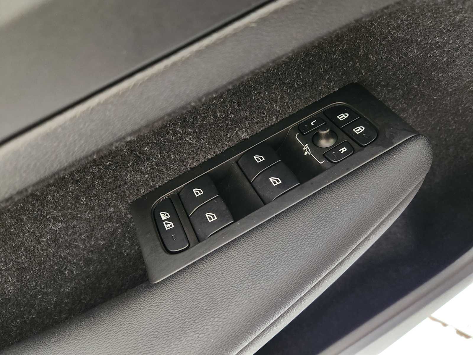 Used 2021 Denim Blue Metallic Volvo Inscription image 22