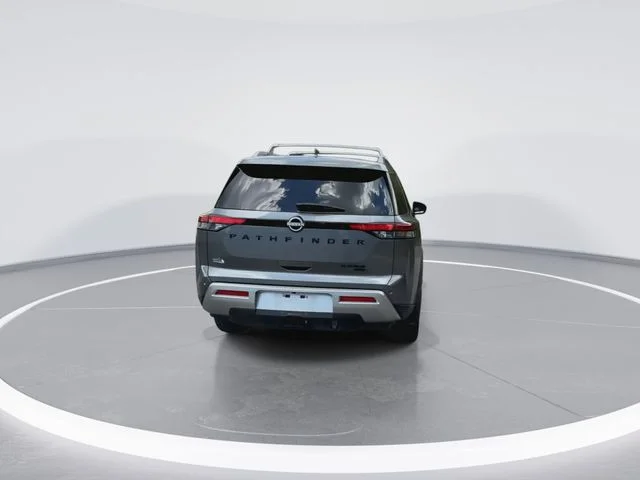 Used 2025 Gray Nissan Platinum image 10