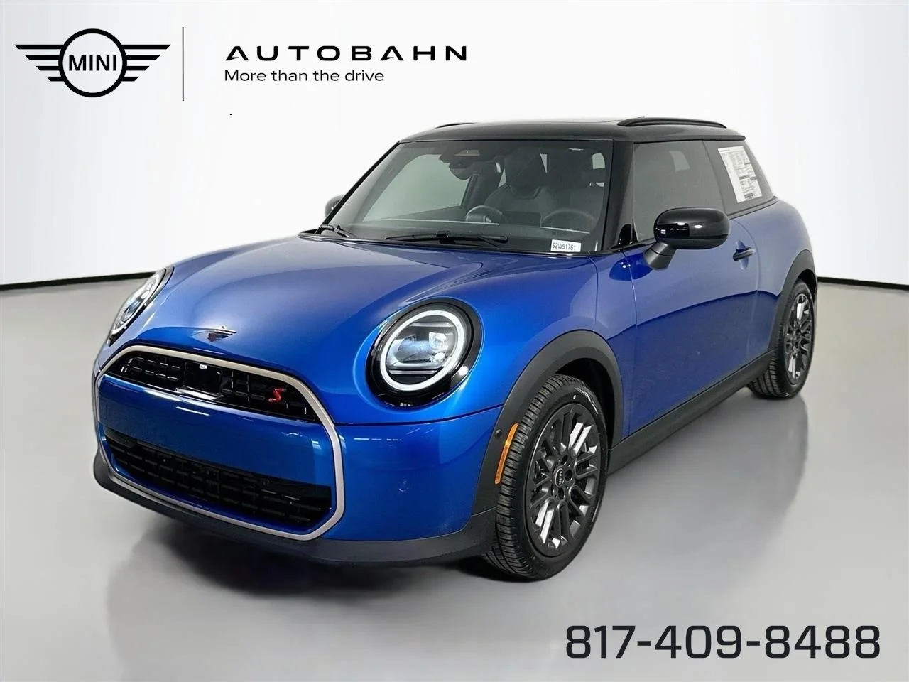2025 MINI Hardtop Cooper S Signature's photo
