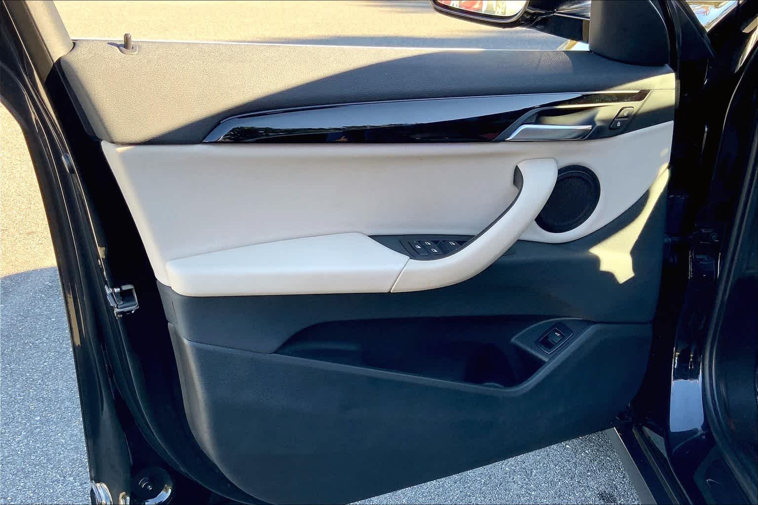 Used 2019 Black Sapphire Metallic BMW xDrive28i image 21
