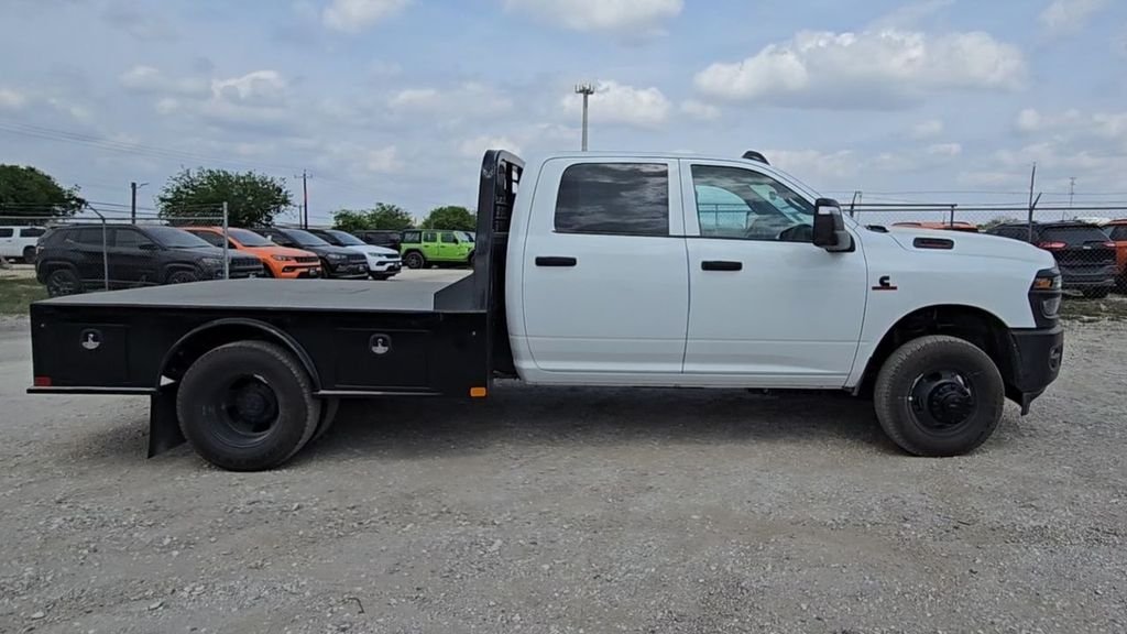 New 2026 Bright White Clearcoat RAM Tradesman image 18