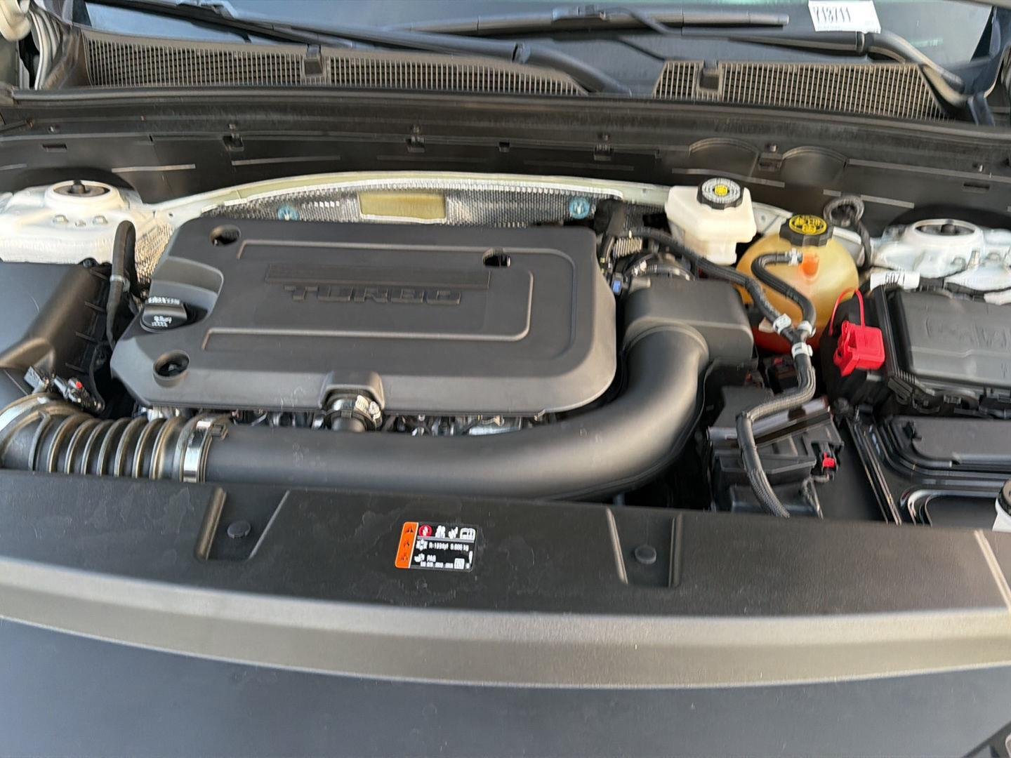 Used 2023 Summit White Buick Essence image 36