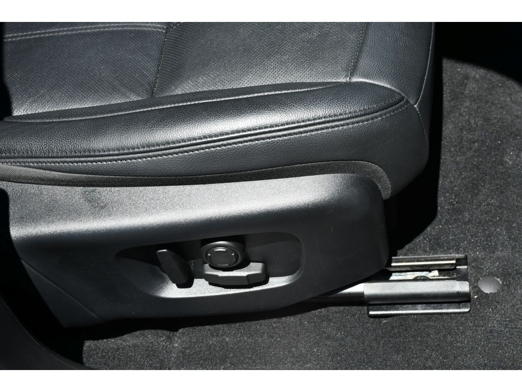 Used 2023 Fuji White Land Rover S image 30