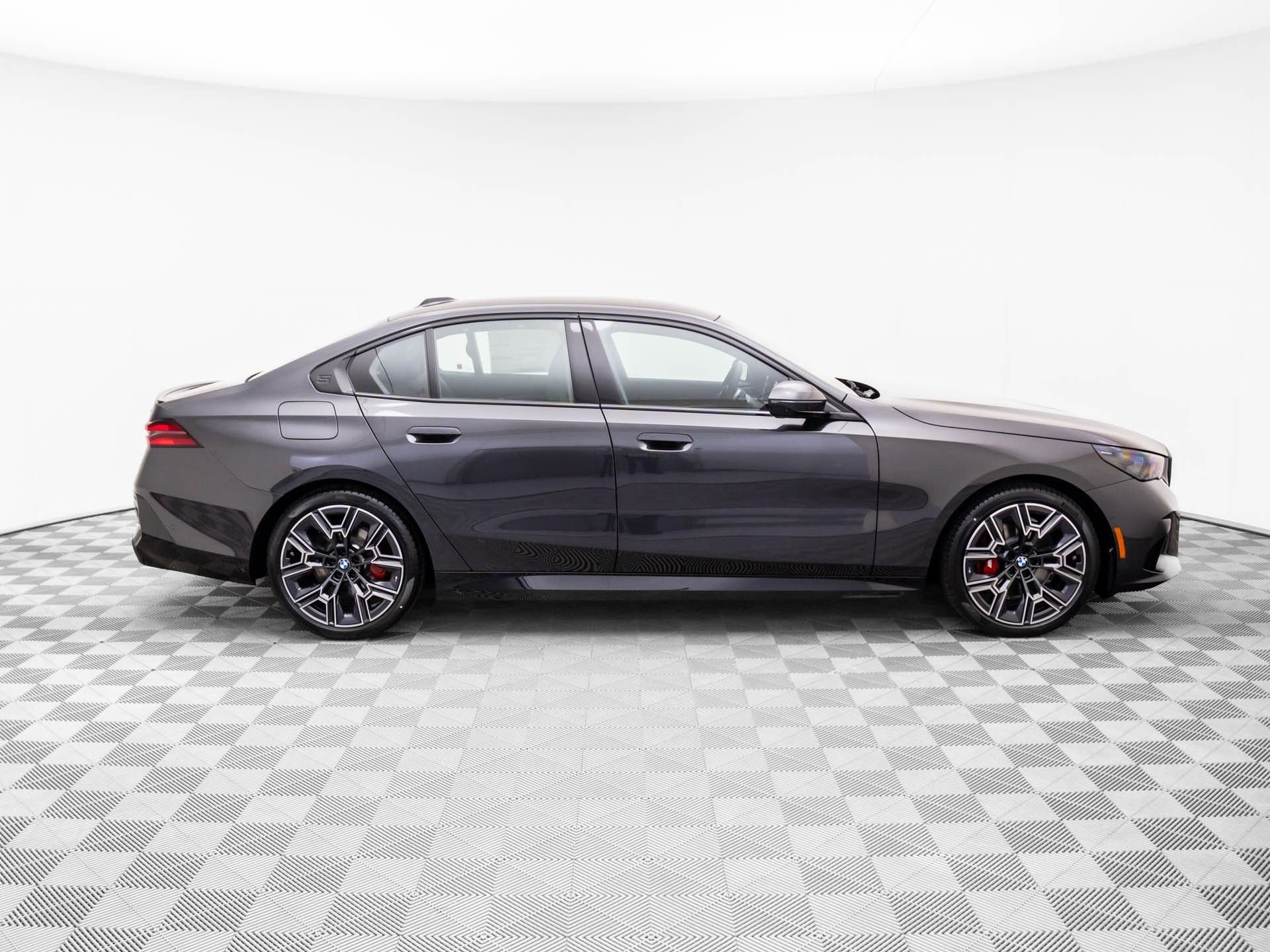 New 2026 Dark Graphite Metallic BMW 530i xDrive image 7