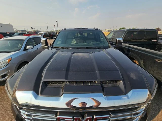 Used 2020 Brownstone Metallic GMC SLT image 3