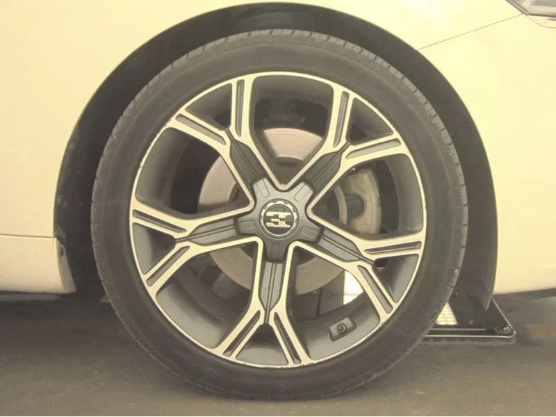 Used 2017 Snow White Pearl Kia Limited image 13