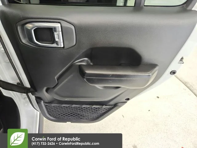 Used 2021 Bright White Clearcoat Jeep Unlimited Rubicon image 25
