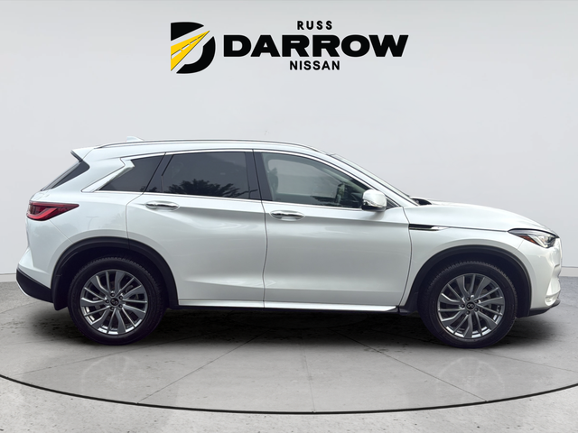 Used 2023 White INFINITI LUXE image 6