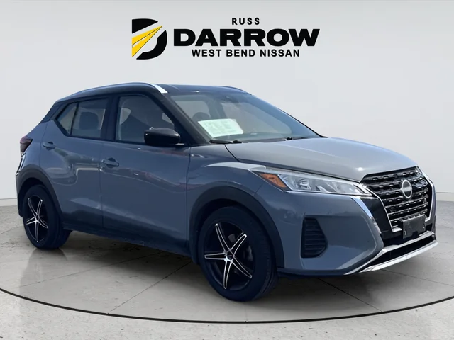 Used 2023 Gray Nissan SV image 7