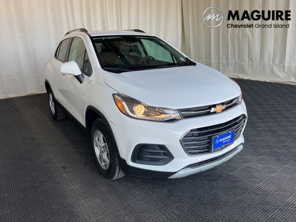 Used 2022 White Chevrolet LT image 27