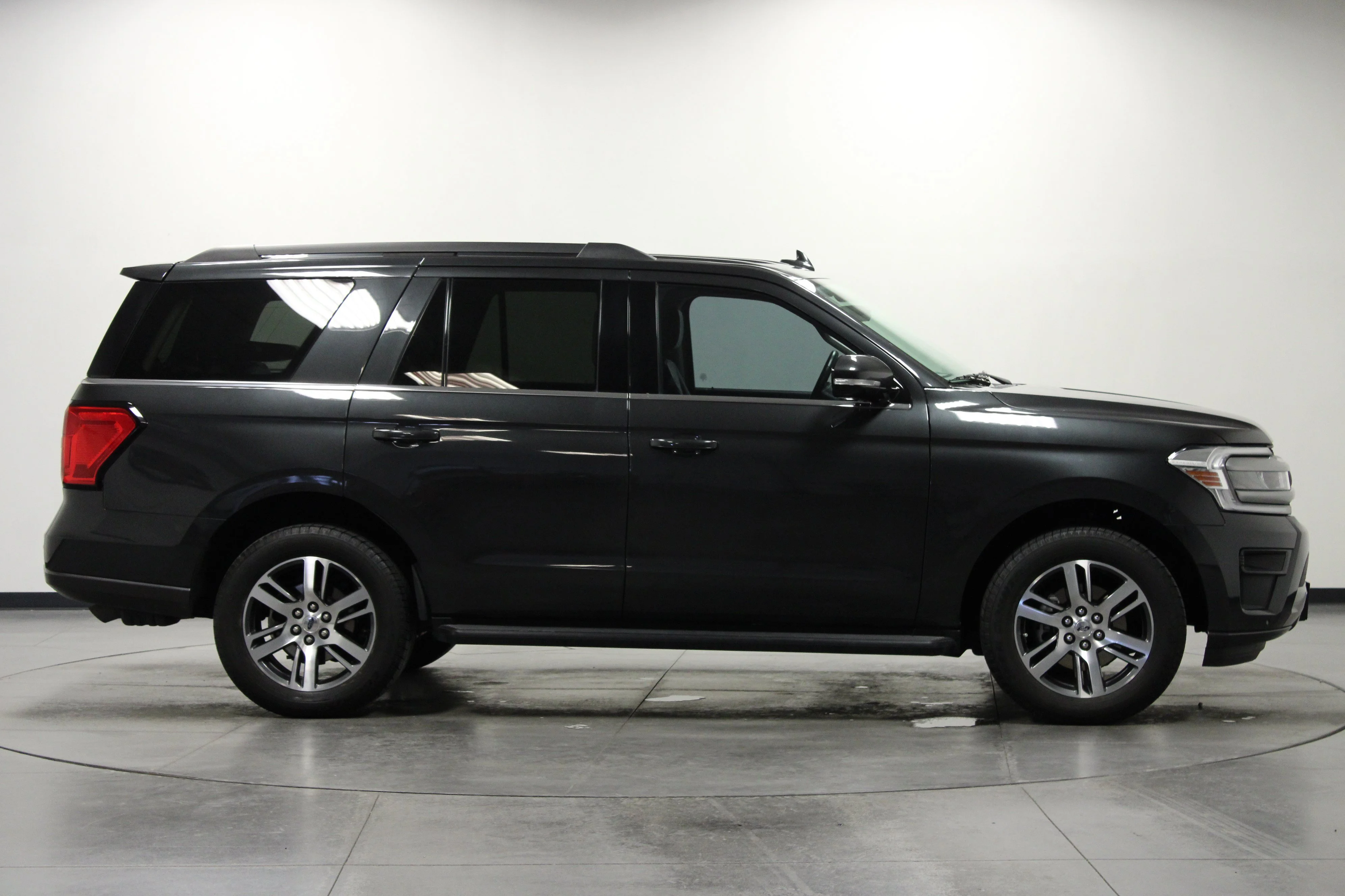 Used 2024 Gray Metallic Ford XLT image 3