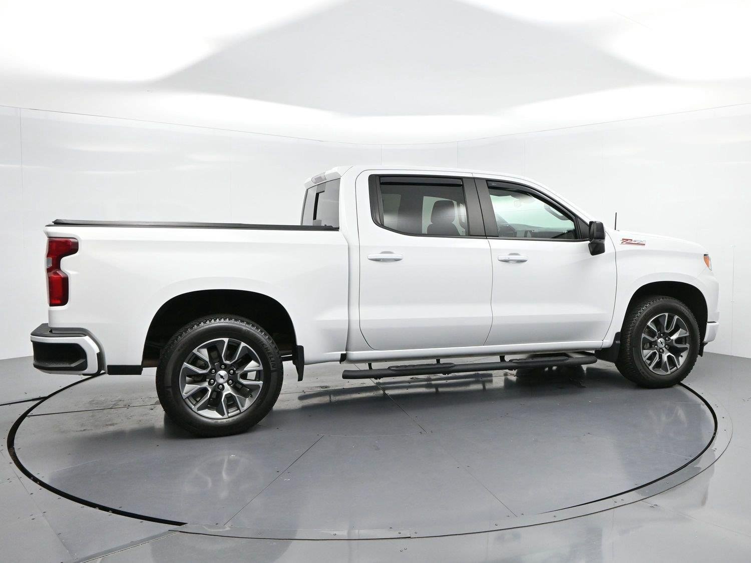 Used 2023 SUMMIT WHITE Chevrolet RST image 8