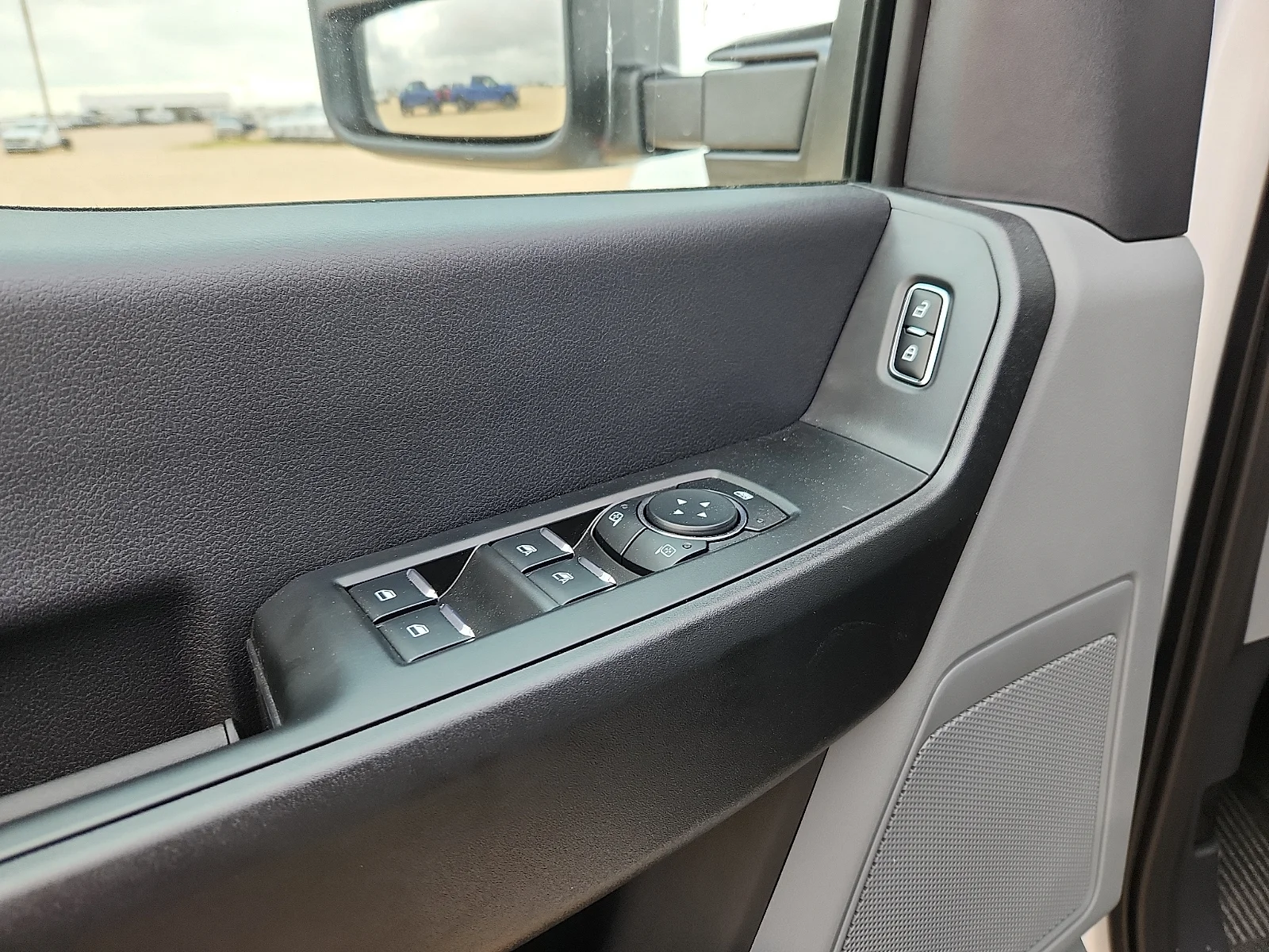 New 2026 Oxford White Ford F-250® XL image 15