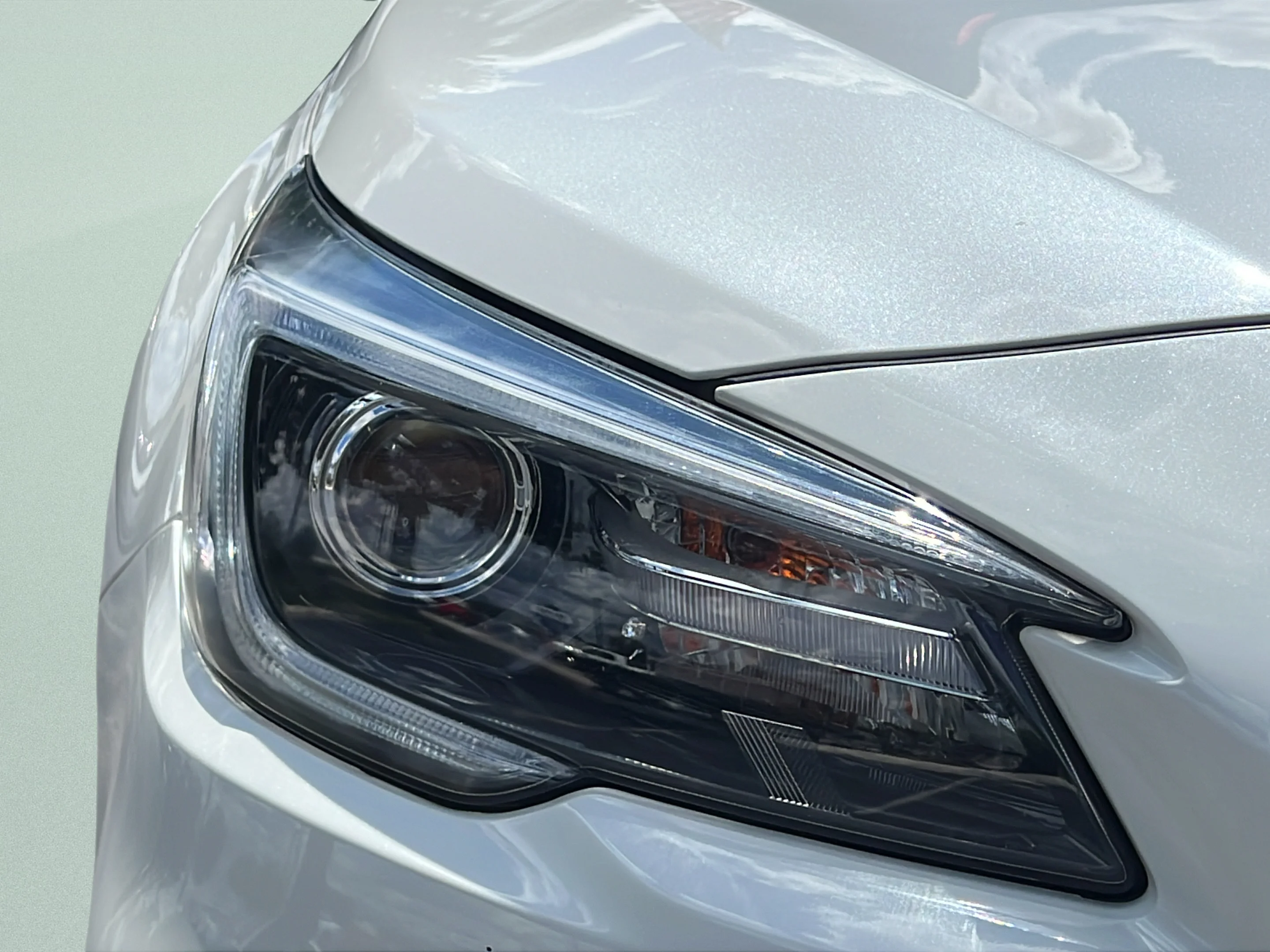 Used 2019 Crystal White Pearl Subaru Limited image 25