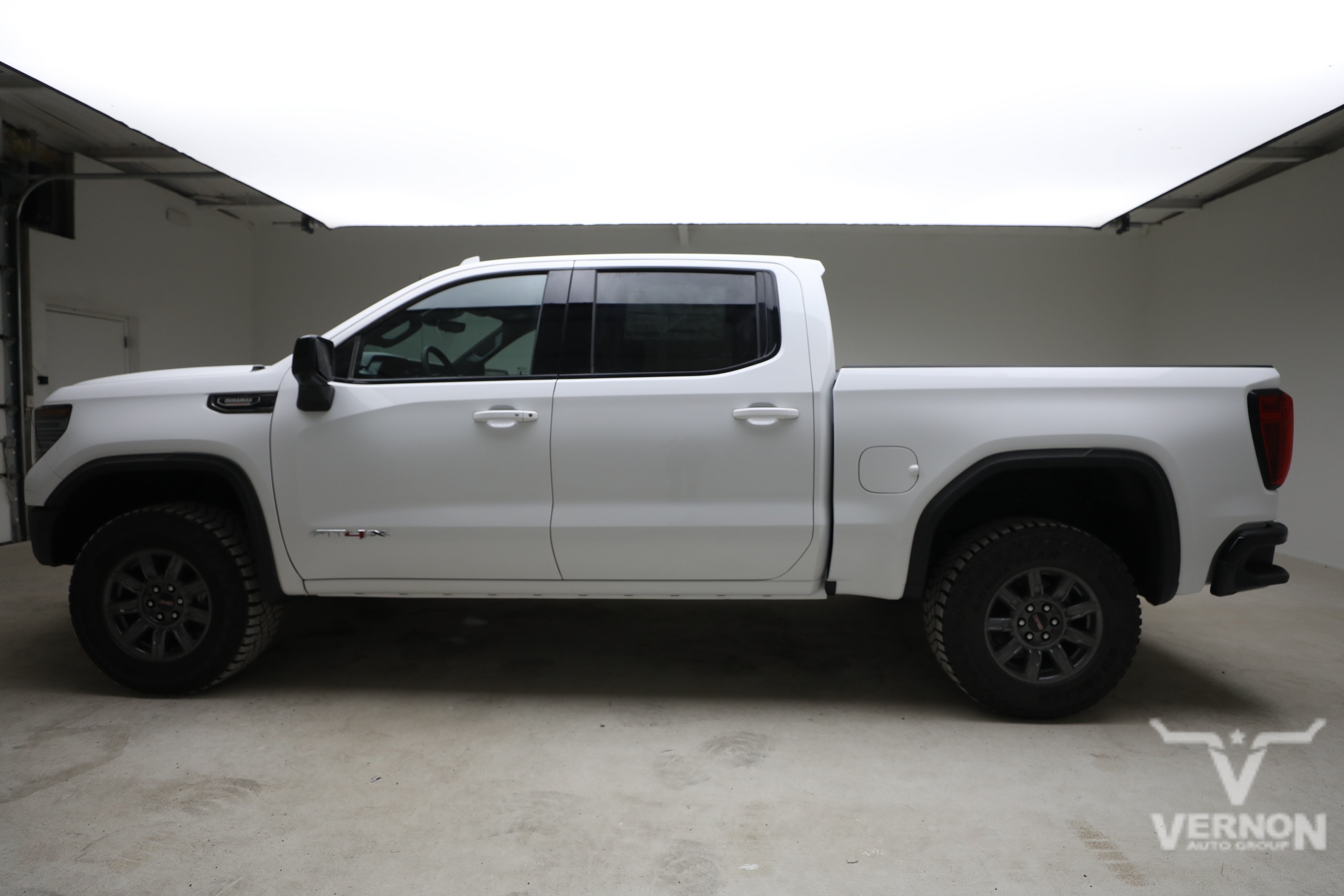 New 2026 Summit White GMC N image 2