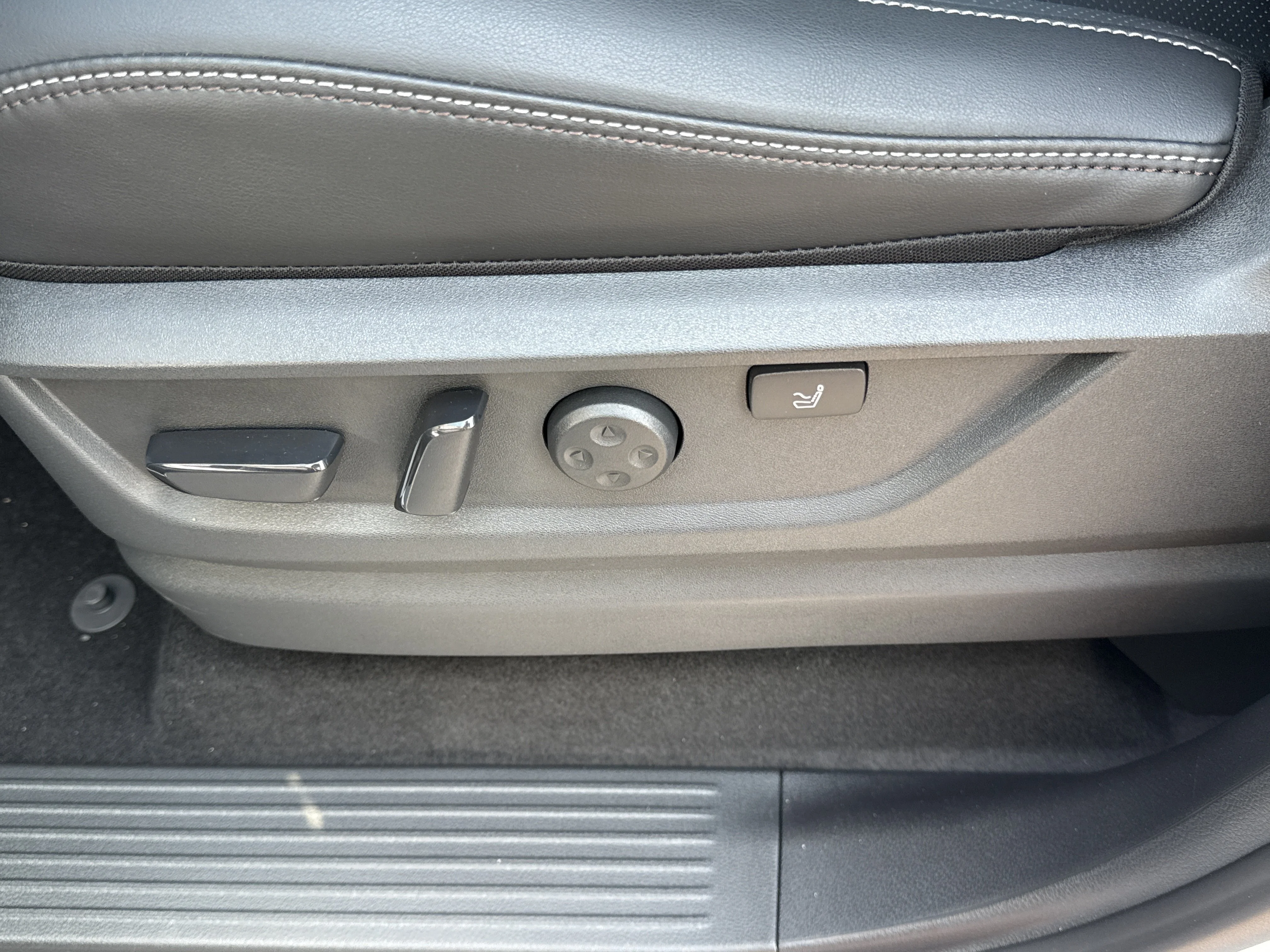 New 2026 Everest White Pearl Tricoat Nissan Platinum Reserve 4WD image 17