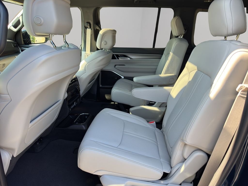 New 2026 Fathom Blue Pearlcoat Jeep Base image 19