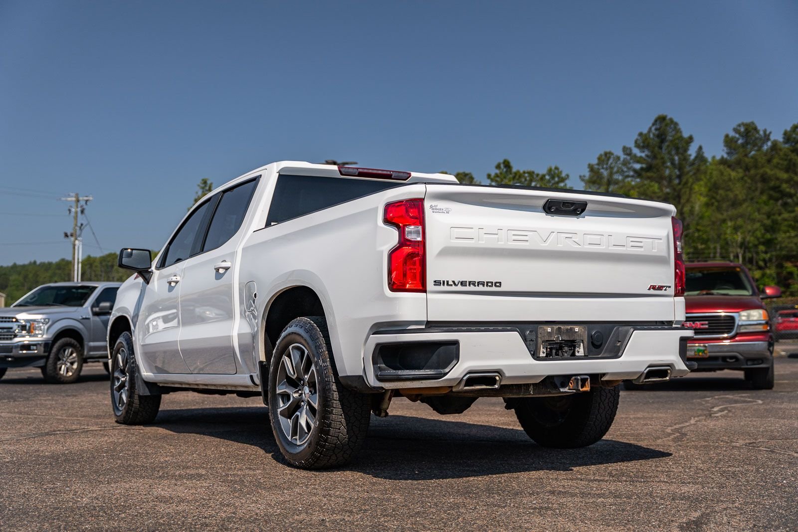 Used 2022 White Chevrolet RST image 4