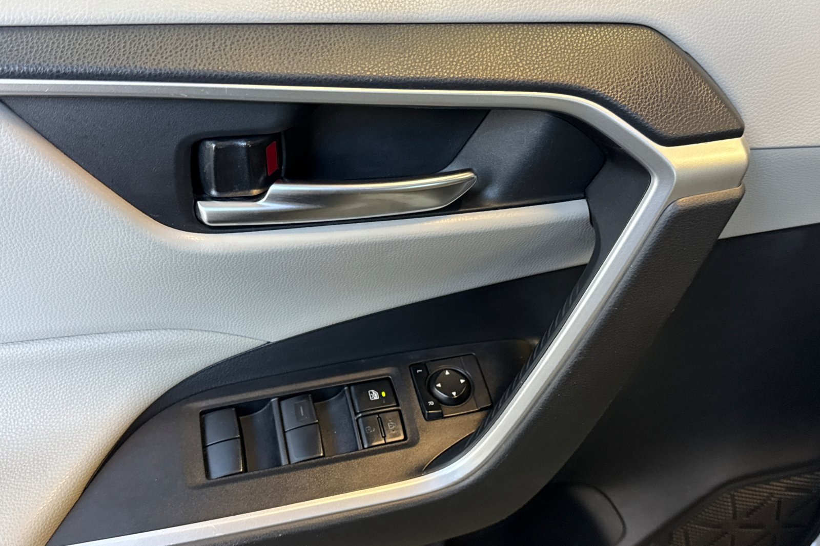 Certified Used 2019 White Toyota XLE image 14