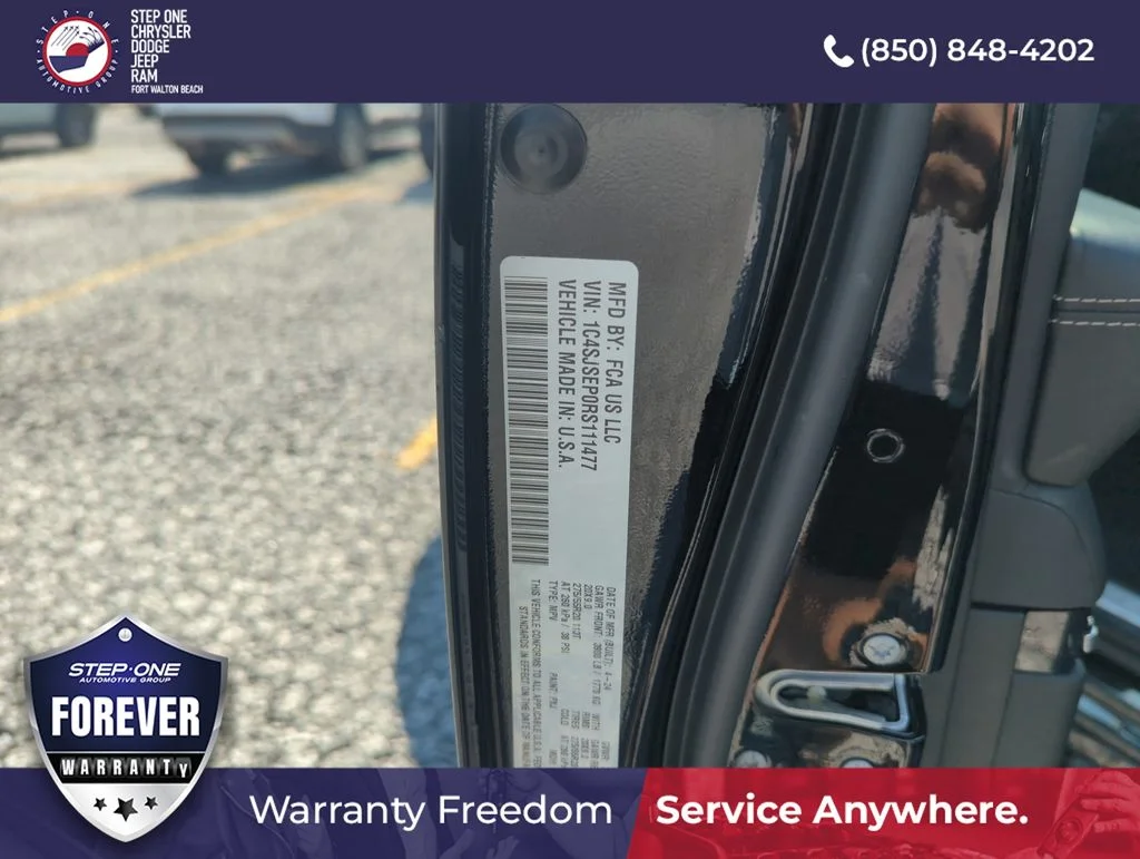 Used 2024 Black Jeep Base image 41