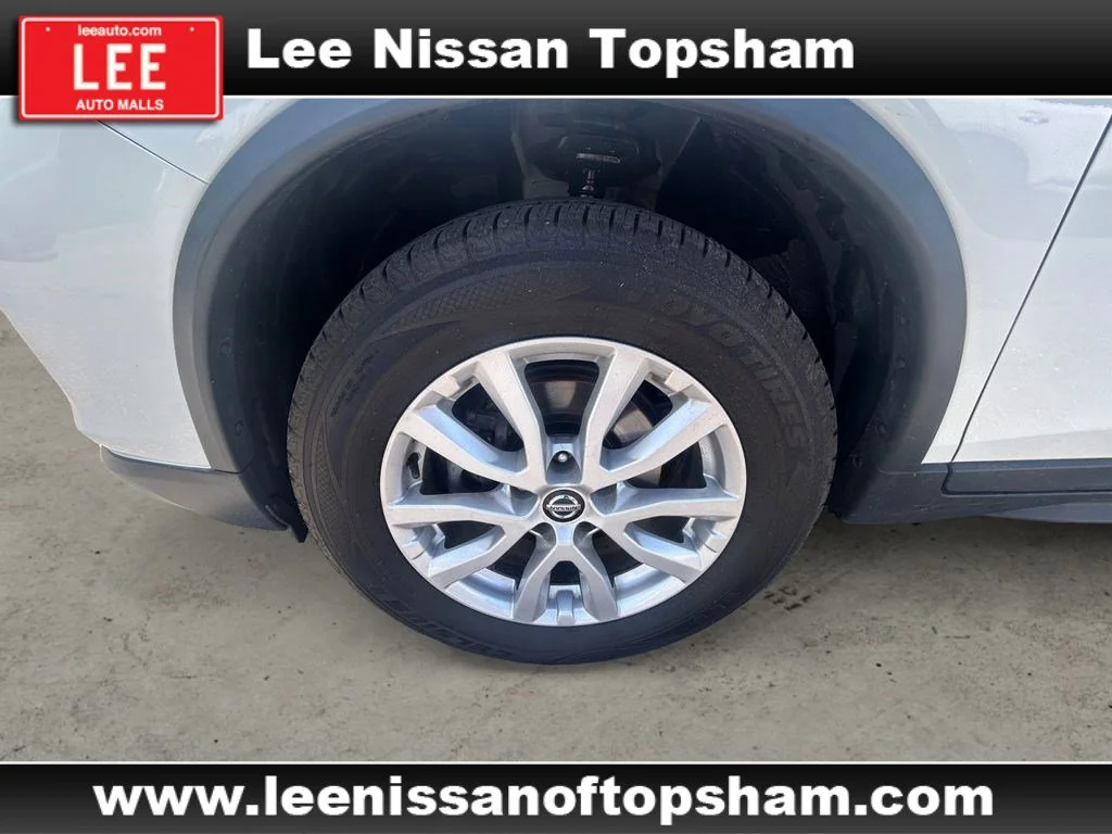 Used 2019 Pearl White Tricoat Nissan SV image 15