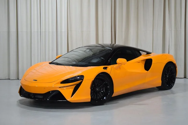 2024 McLaren Artura 