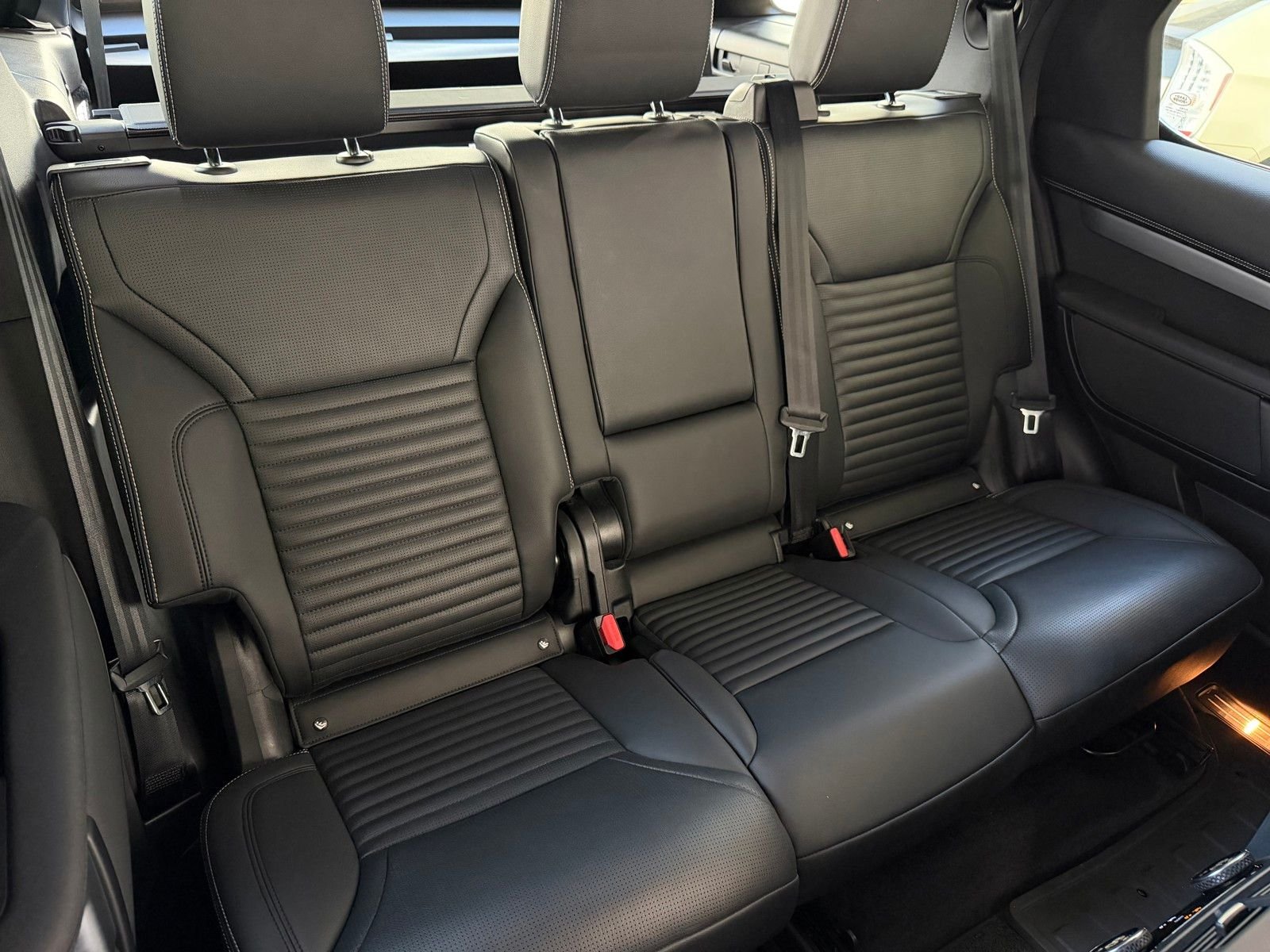 Used 2024 Gray Land Rover Dynamic SE image 22