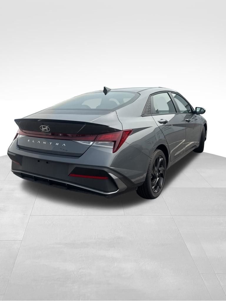 Used 2026 Gray Hyundai SEL Sport image 2