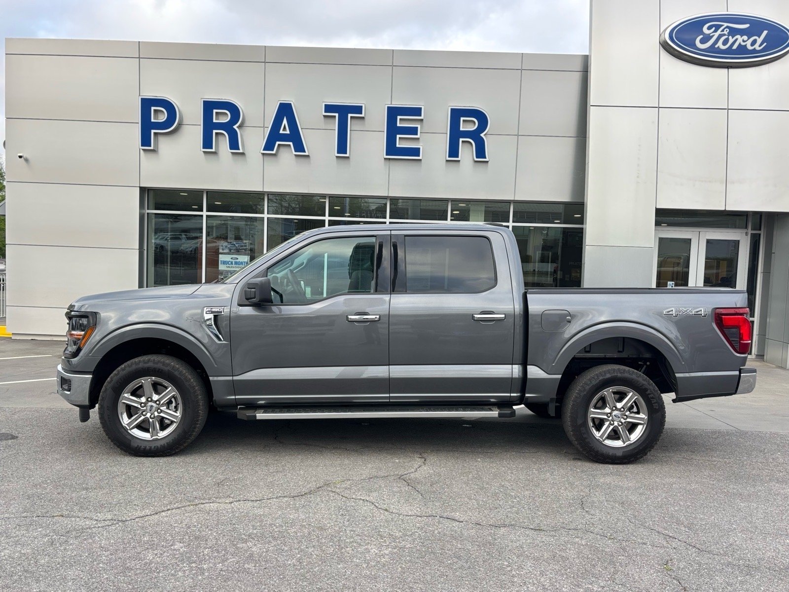 Used 2025 Gray Ford XLT image 3