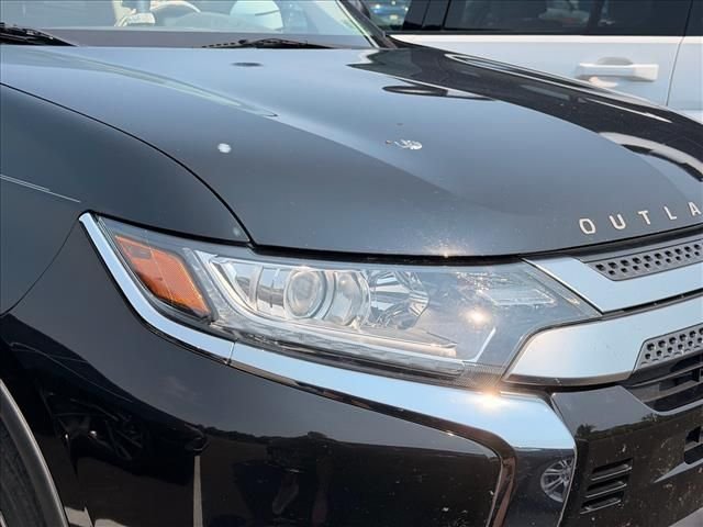 Used 2020 Black Mitsubishi ES image 17