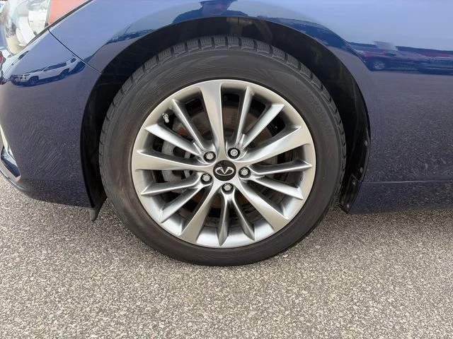 Used 2022 Grand Blue INFINITI LUXE image 12